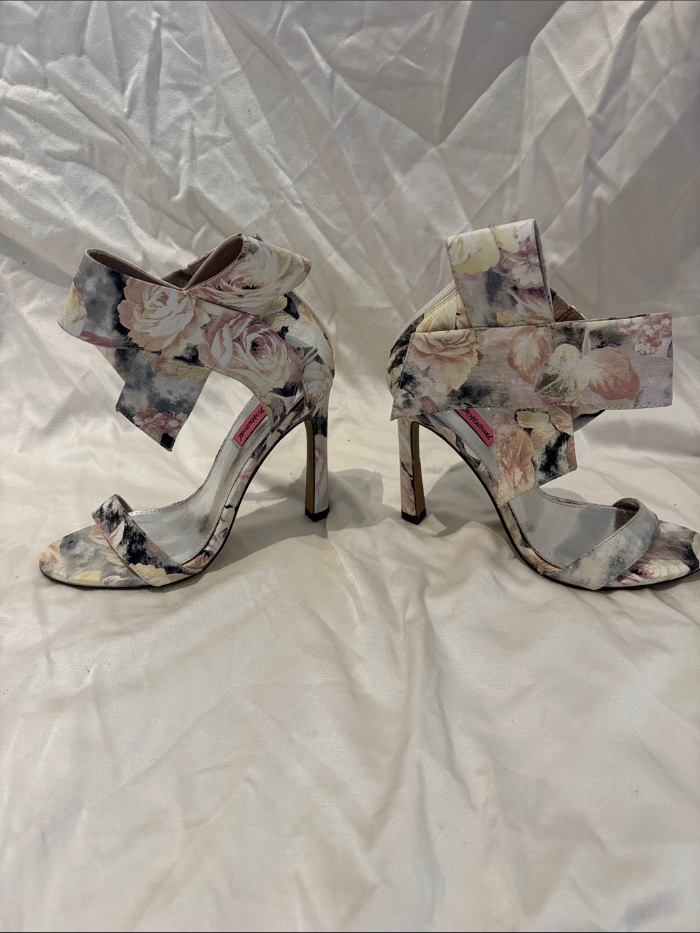 NEW! Betsey Johnson “Friskyy” Heels in Blush Floral - Picture 2 of 7